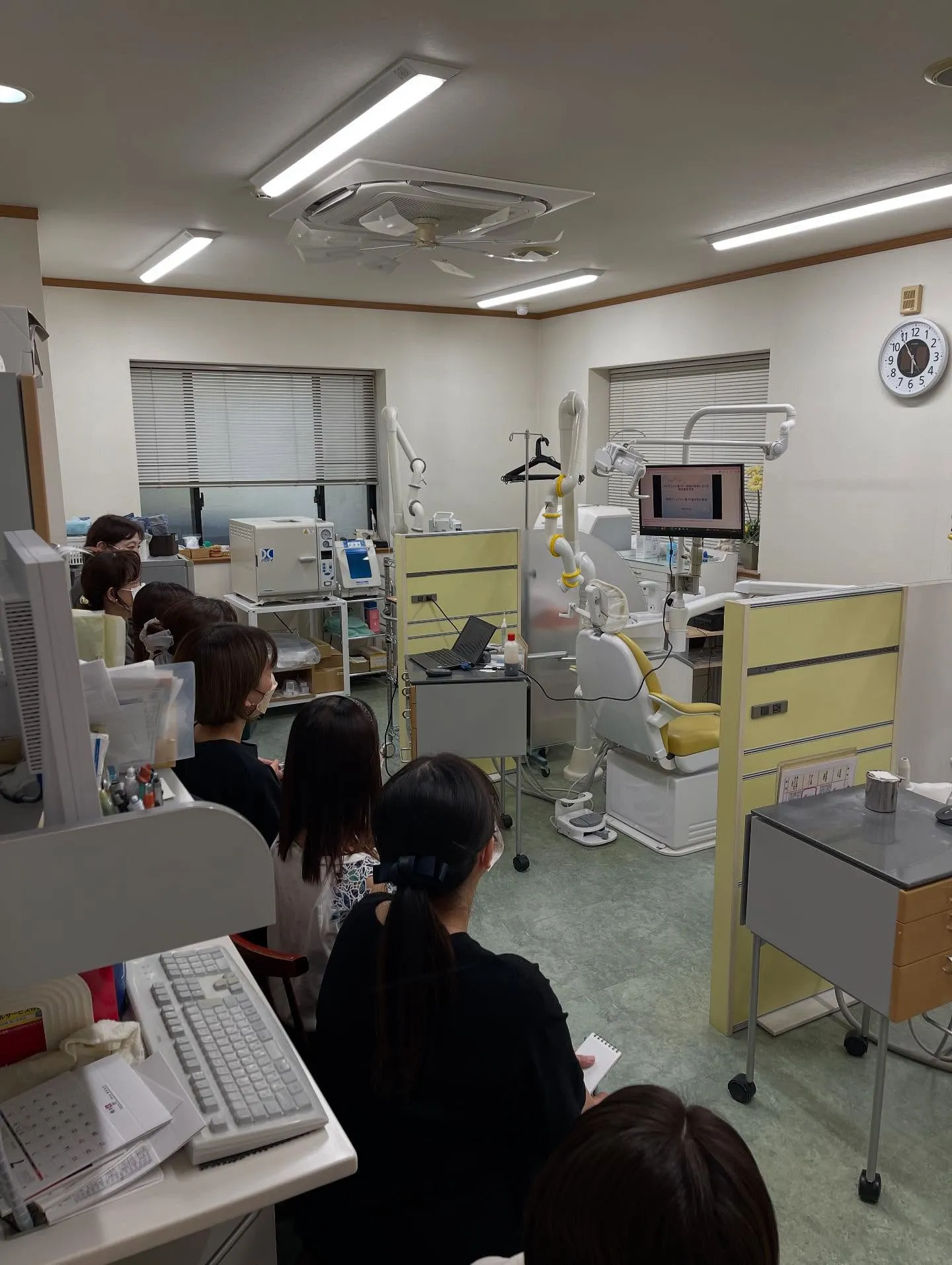 先日、当歯科医院ではスタッフ全員が参加し、感染症対策の院内講...