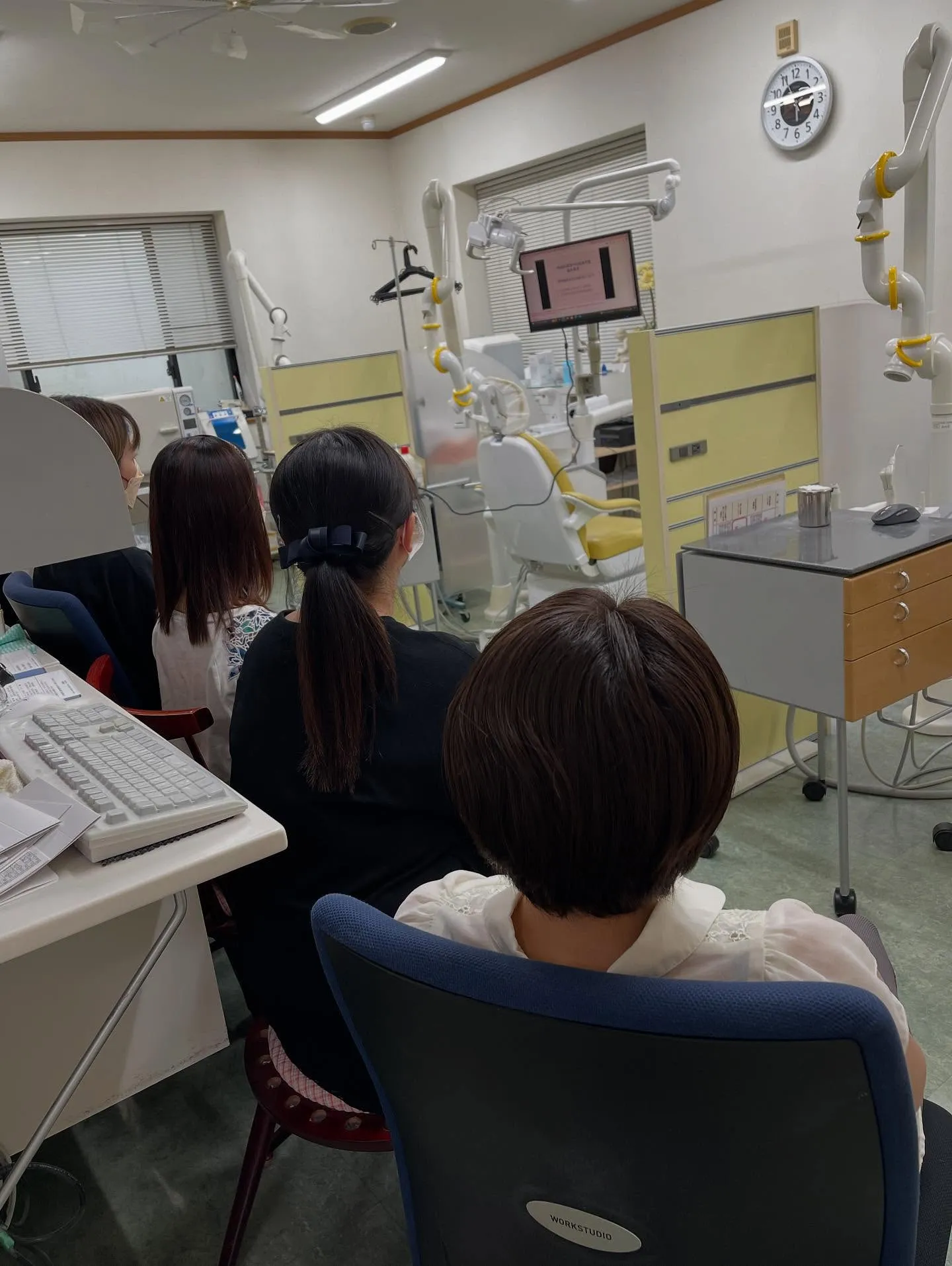 先日、当歯科医院ではスタッフ全員が参加し、感染症対策の院内講...