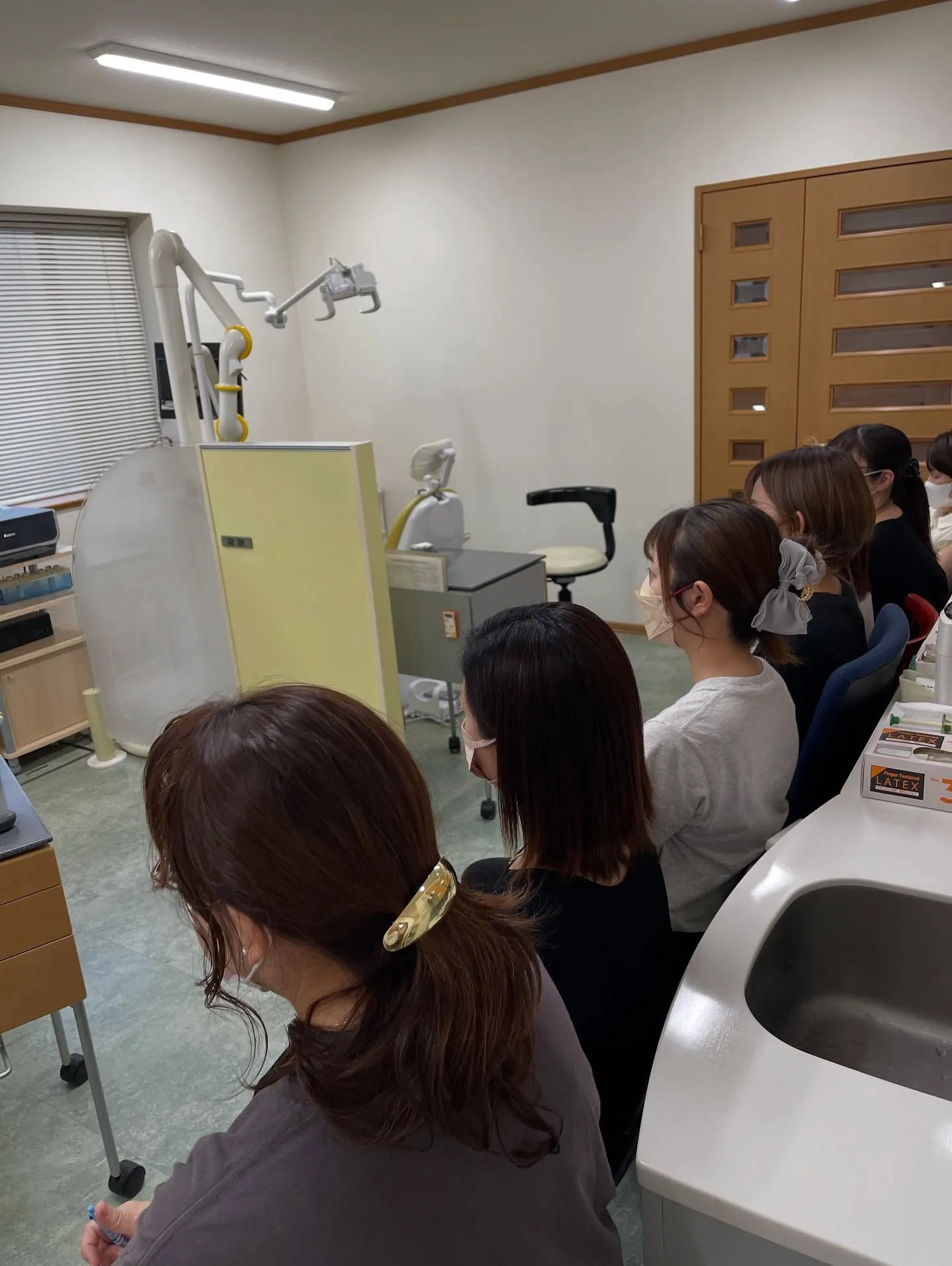 先日、当歯科医院ではスタッフ全員が参加し、感染症対策の院内講...
