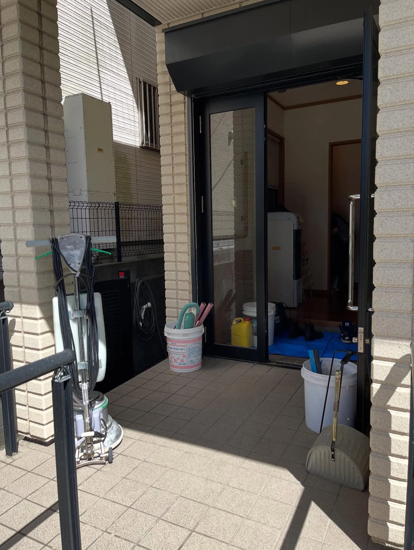 先日、私たちの歯科医院で清掃業者の方に定期清掃をお願いし、院...