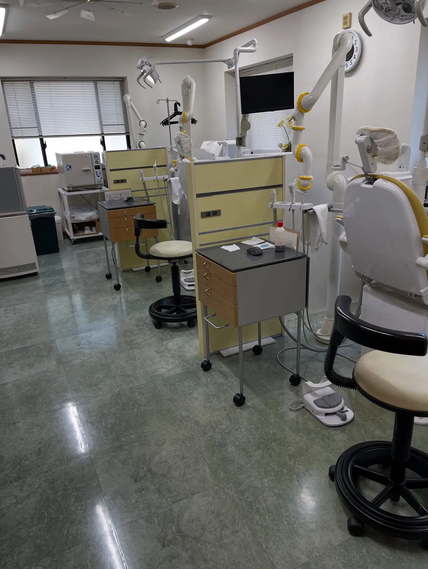 先日、私たちの歯科医院で清掃業者の方に定期清掃をお願いし、院...