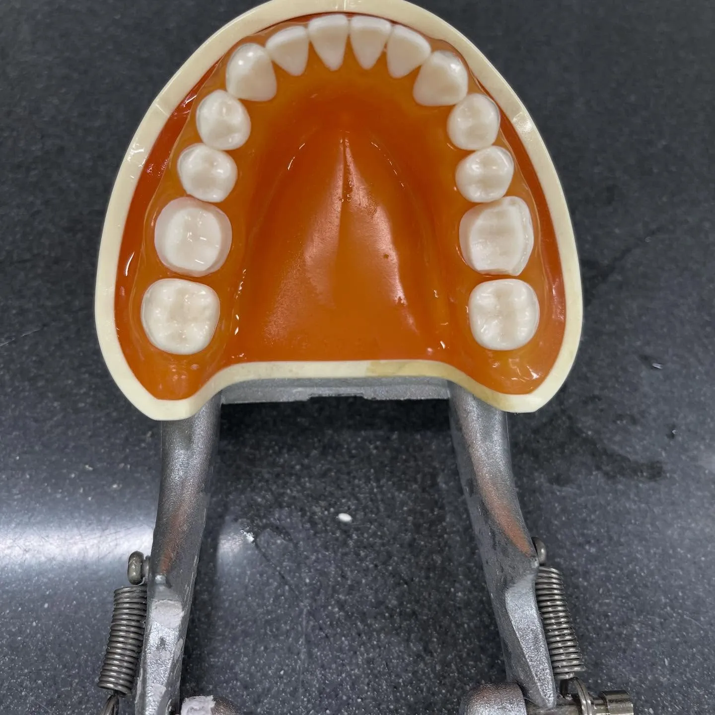 お口の健康維持には、定期的なチェックアップが欠かせませんが、...