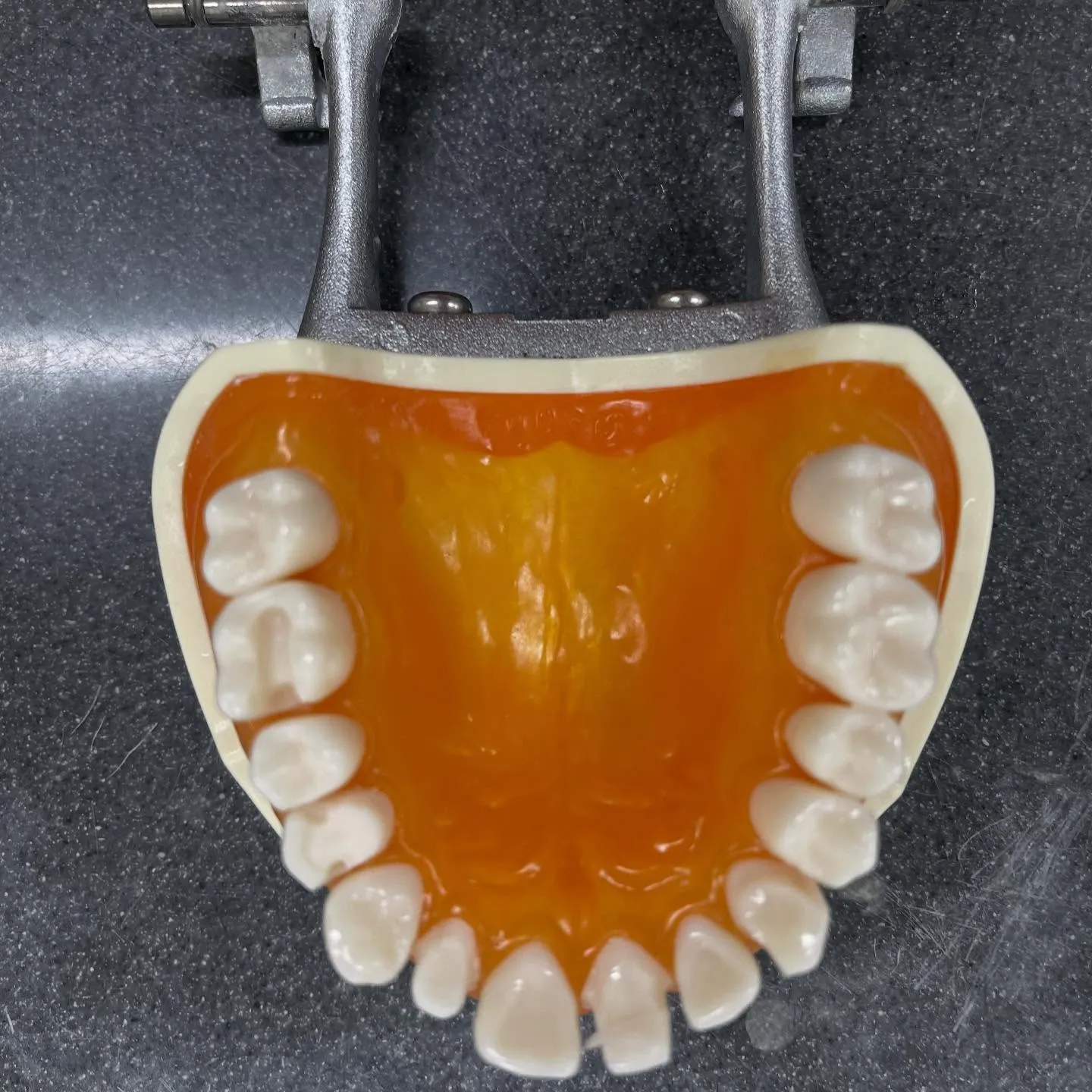 お口の健康維持には、定期的なチェックアップが欠かせませんが、...