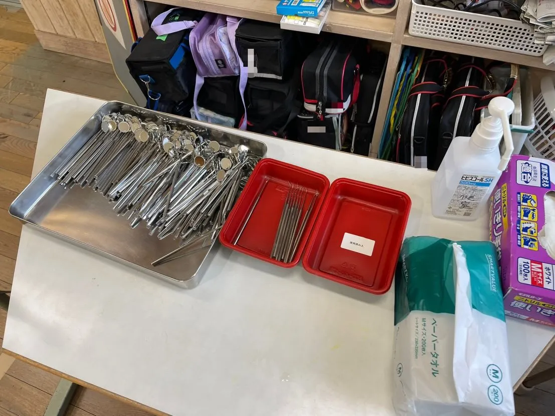 先日、私たちの歯科医院で担当している小学校に就学時歯科検診を...