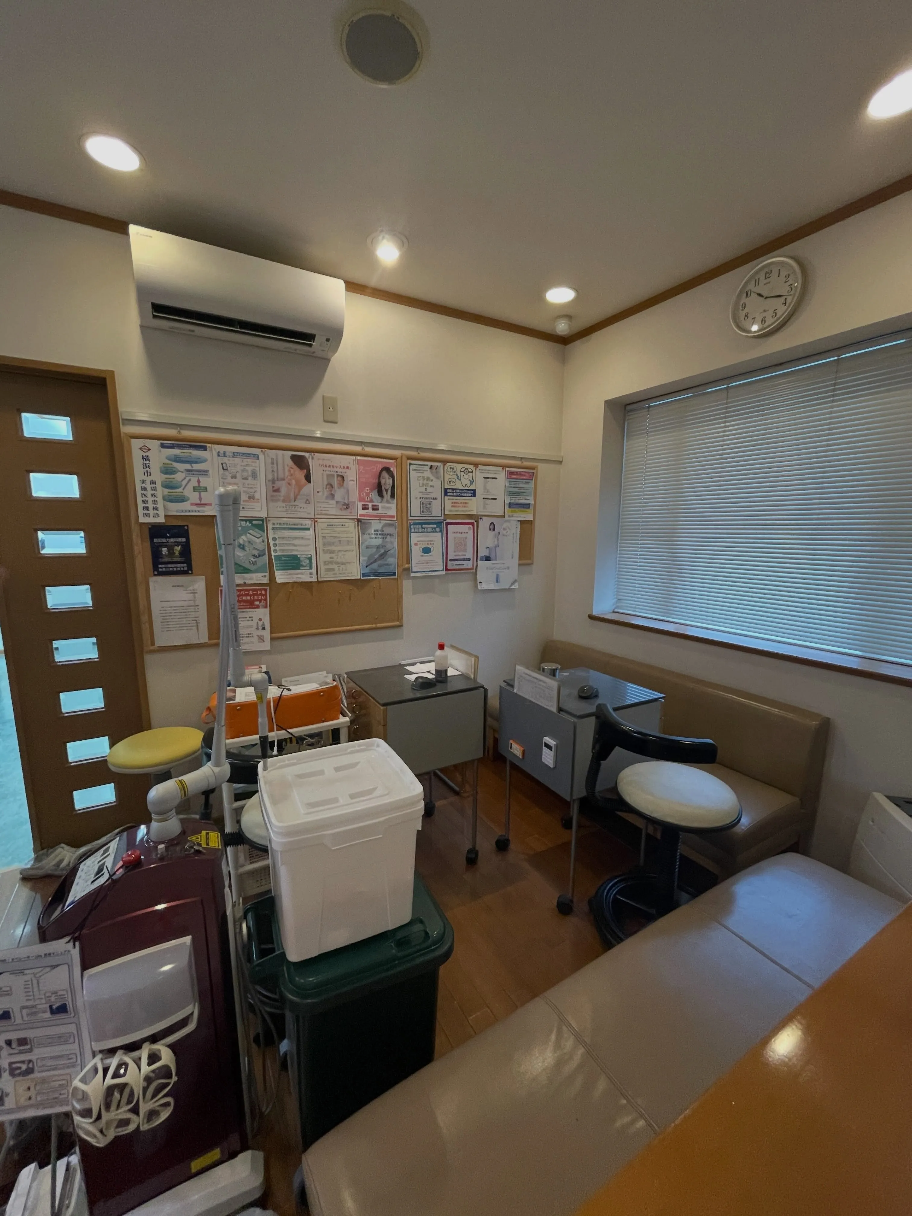 日々安心してご来院いただけるよう、先日はプロの手により待合室...