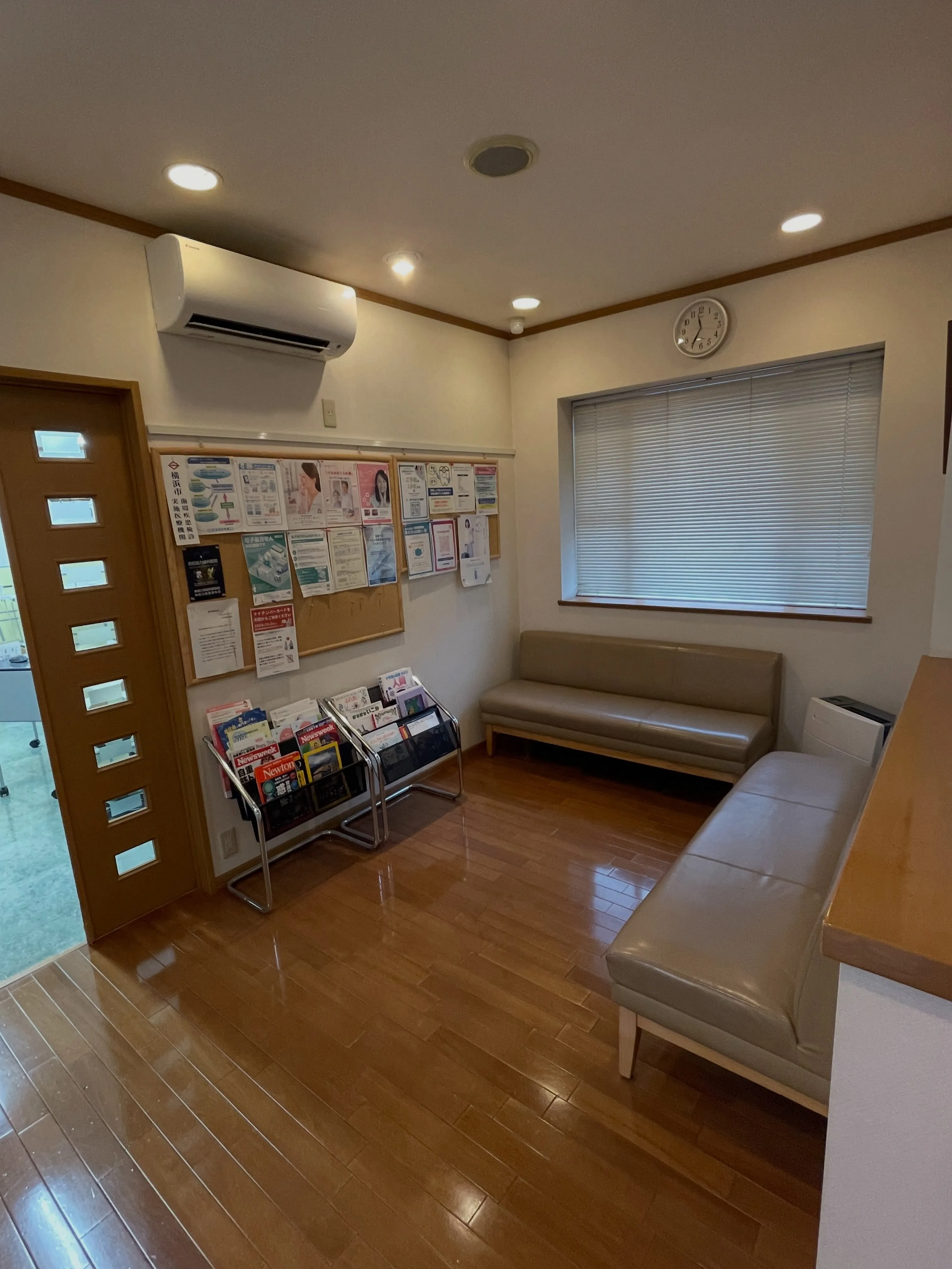 日々安心してご来院いただけるよう、先日はプロの手により待合室...